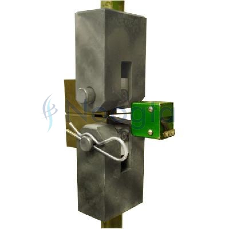 ASTM E647 Test Fixture